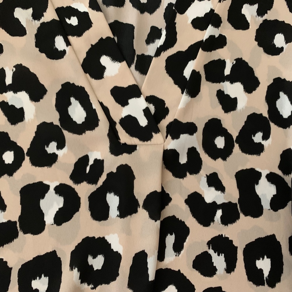 Adrienne Tan Black White Animal Print V-Neck Long Sleeve Career Top Blouse - Picture 4 of 10